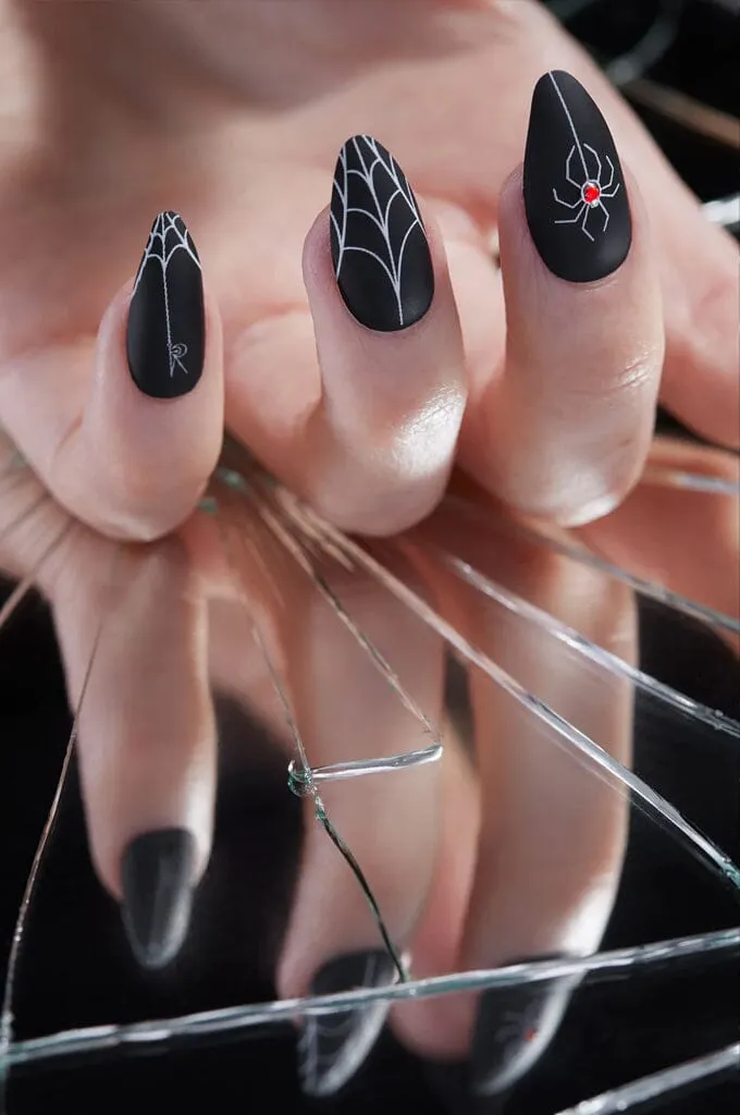 Black Widow - Press On Nails