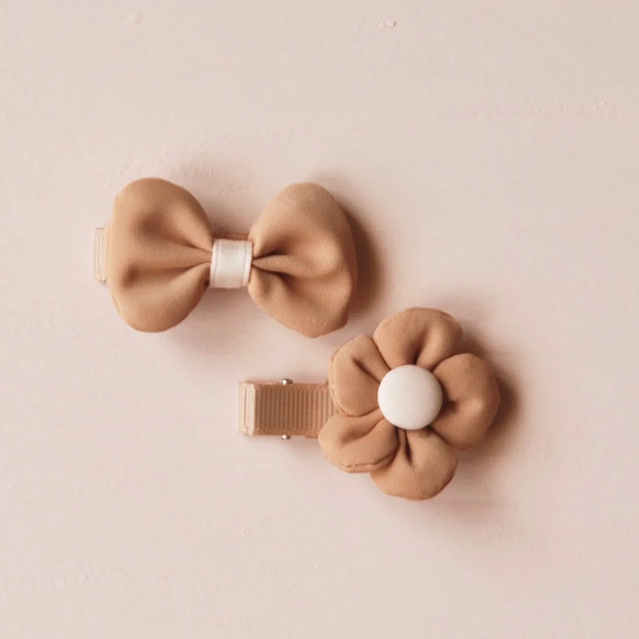 Daisy Bow Hair Clips for Little Girls - Latte