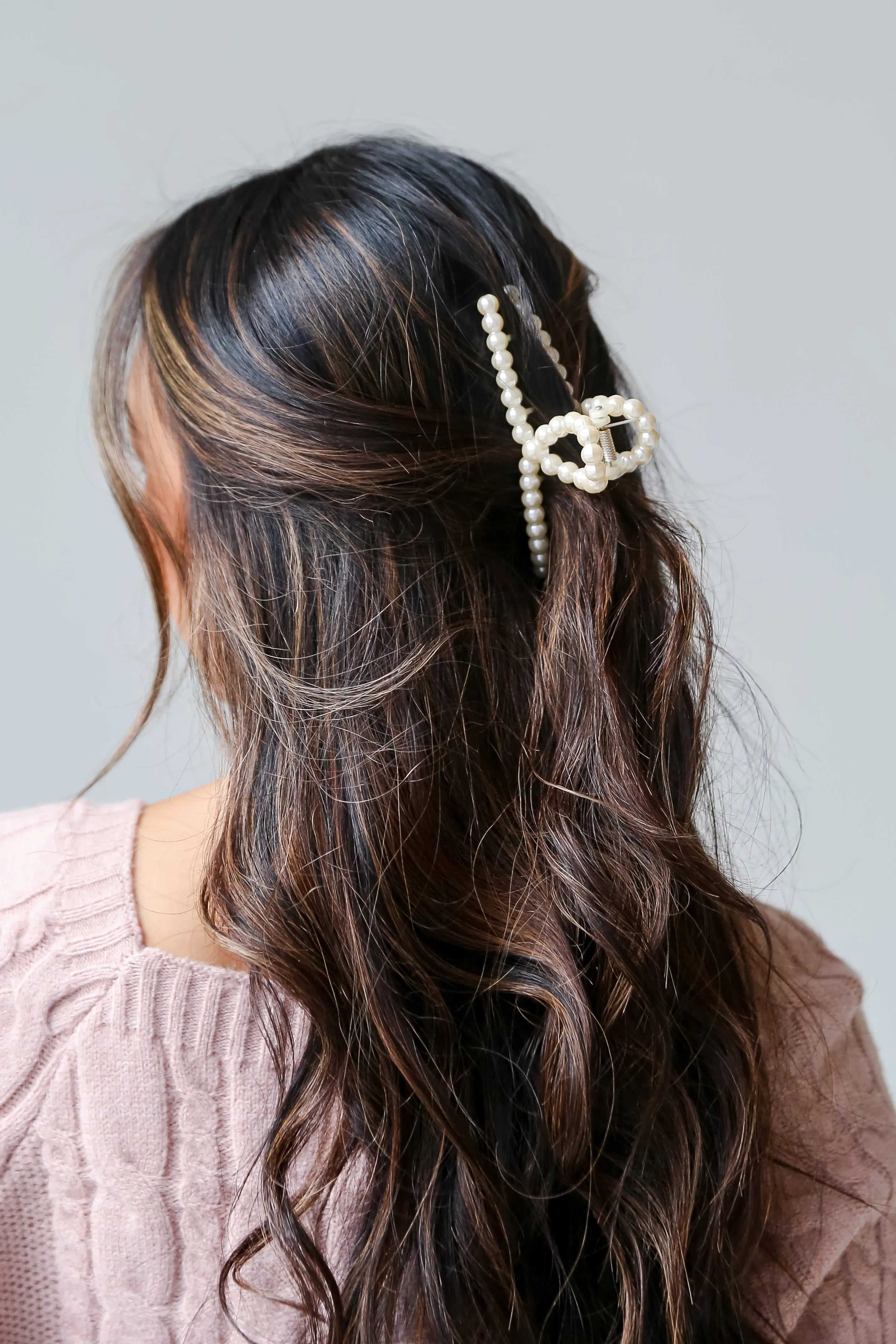 Emily Pearl Claw Hair Clip