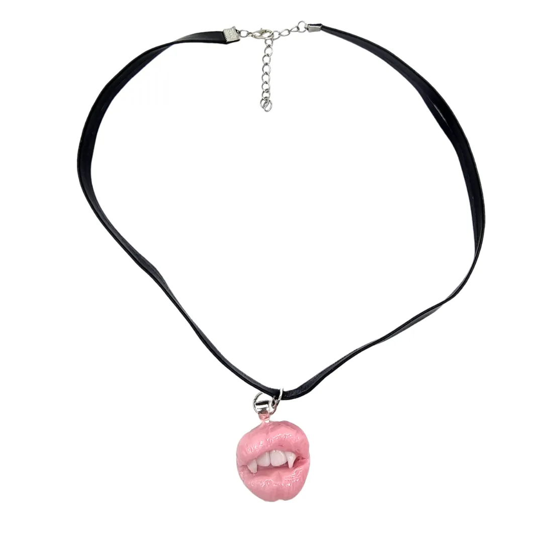 FANGS CHOKER