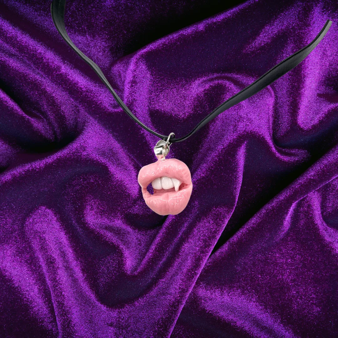 FANGS CHOKER