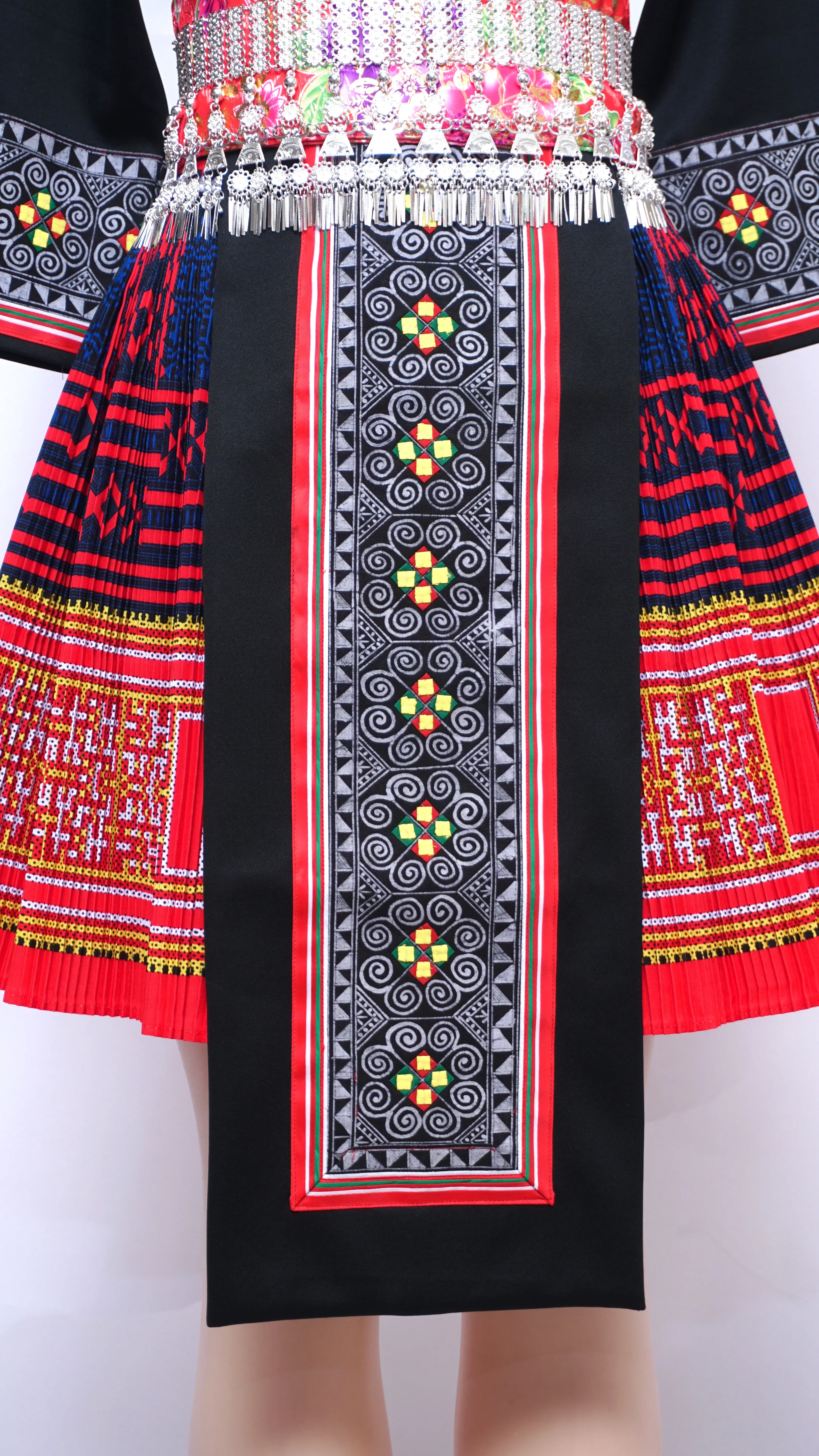 Hmong Leeg Handmade Hill Tribe Pattern Red (38")