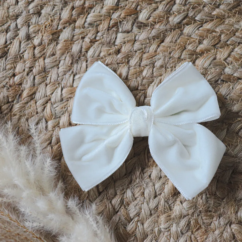 Meia Pata Large Double Velvet Hair Bow