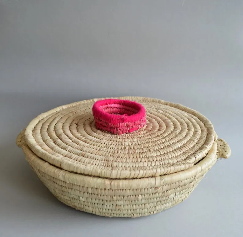 Round woven wicker basket - Sewing