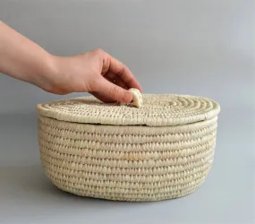 White Woven wicker basket with a fitted lid for all storage